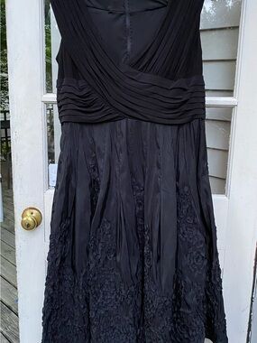 Adrianna Papell Black Pleated V-Neck Midi Dress